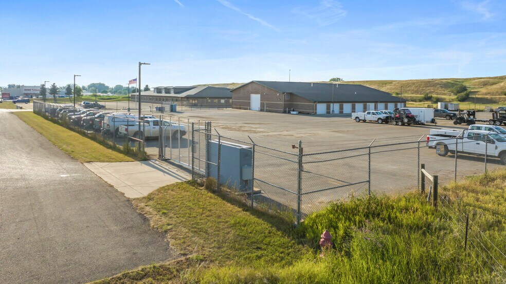 More Photos Of 920 NE Main St, Lewistown Office For Sale