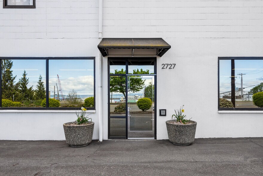 More Photos Of 2727 W Marine View Dr, Everett Flex For Lease