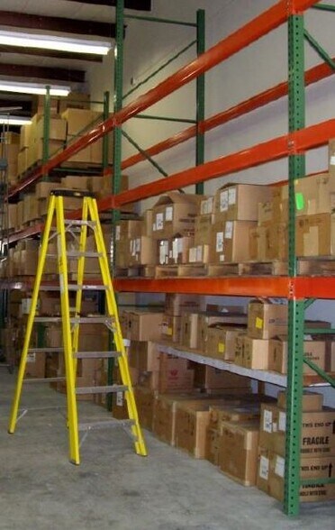 More Photos Of 200 Old County Cir, Windsor Locks Warehouse For Lease