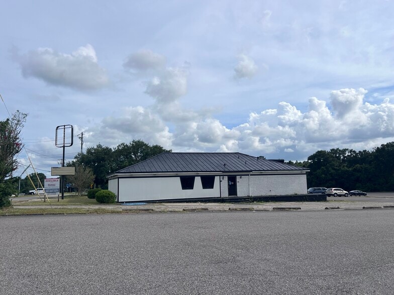 More Photos Of 3450 Demetropolis Rd, Mobile Restaurant For Sale