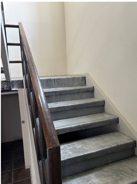 More Photos Of 307-311 Lombrano St, San Antonio Warehouse For Sale