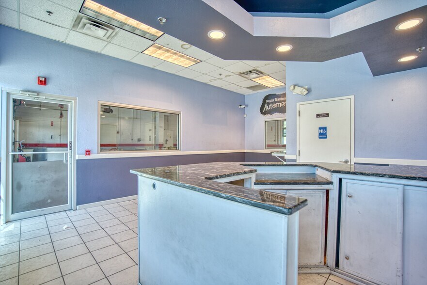 More Photos Of 165 S McCaslin Blvd, Louisville Auto Repair For Lease