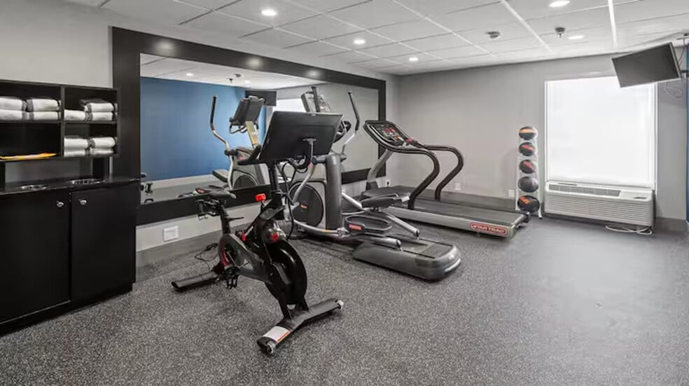 More Photos Of 450 Parkway 575, Woodstock Hotel For Sale