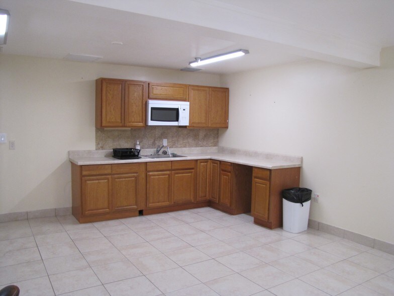 More Photos Of 640 Kane Ct, Oviedo Warehouse For Lease
