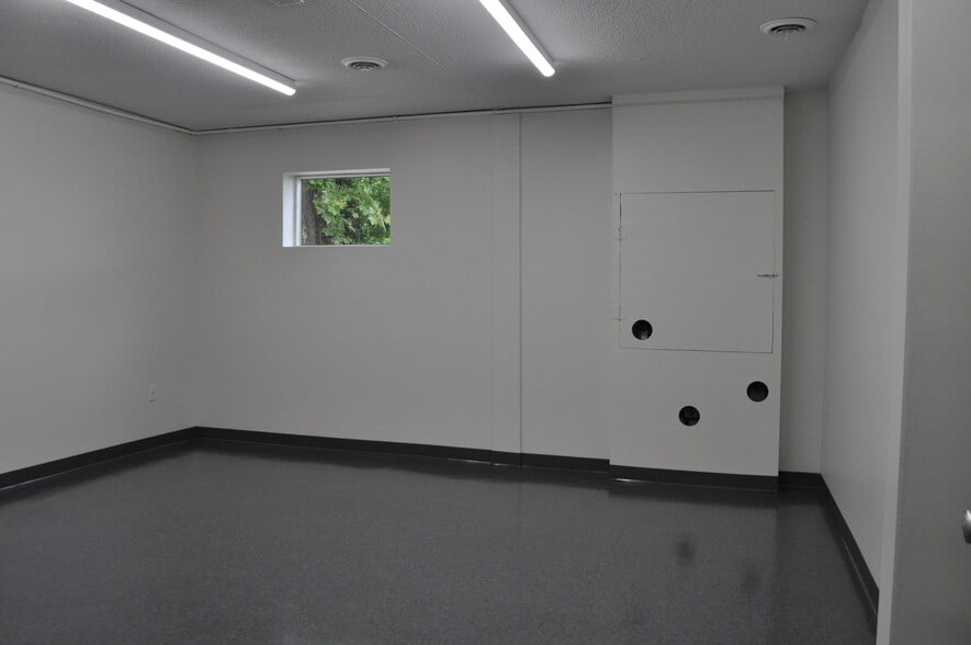 More Photos Of 4701 Hubbs Ln, Knoxville Office For Sale