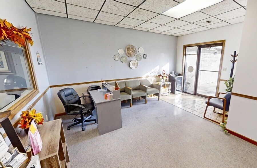 More Photos Of 103-105 E 27th St, Hays Office For Sale