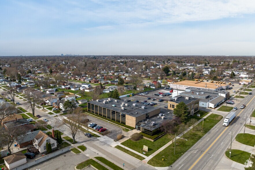 More Photos Of 17200 E Ten Mile Rd, Eastpointe Office For Sale