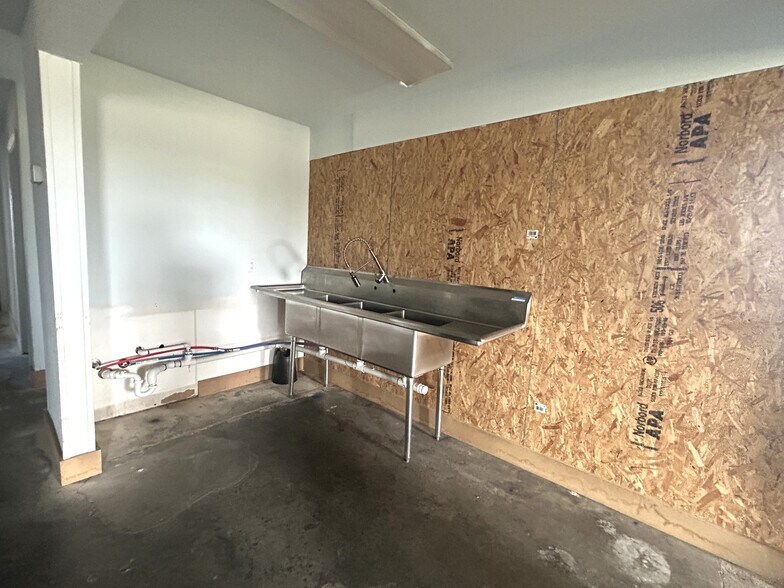 More Photos Of 400 Hwy 67 E, Alvarado Office For Sale