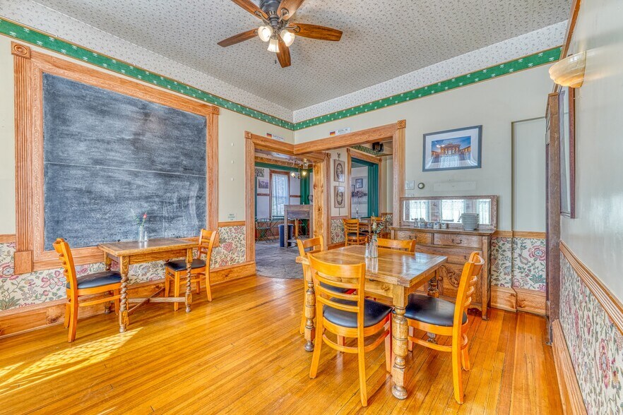 More Photos Of 512 Royal Gorge Blvd, Canon City Restaurant For Sale