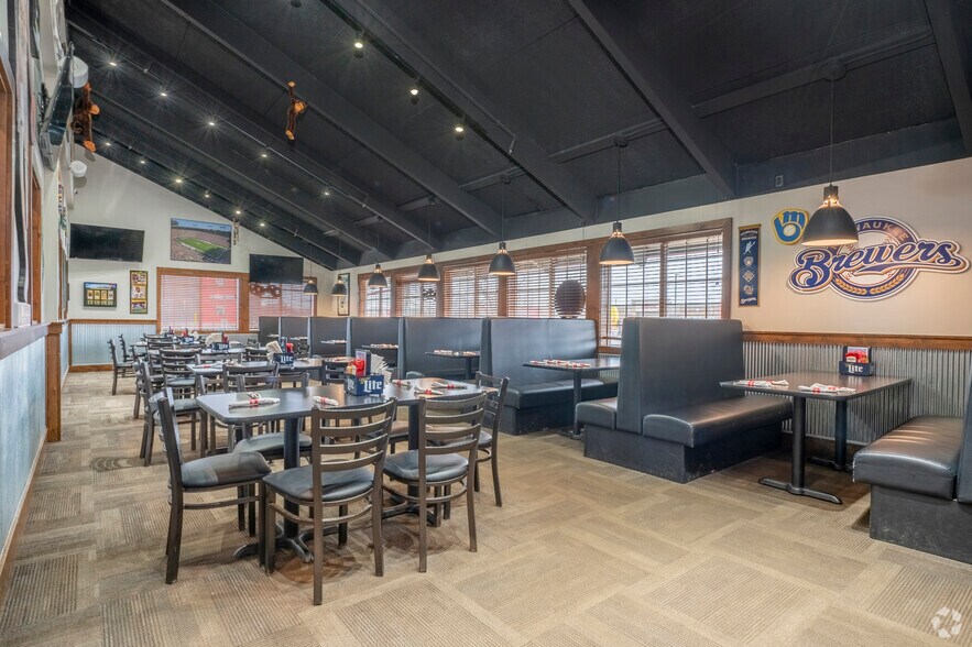 More Photos Of 1400 Commerce Pl, Plover General Retail For Sale