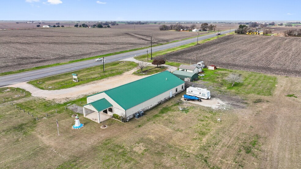 More Photos Of 2225 S State Highway 95, Taylor Freestanding For Lease