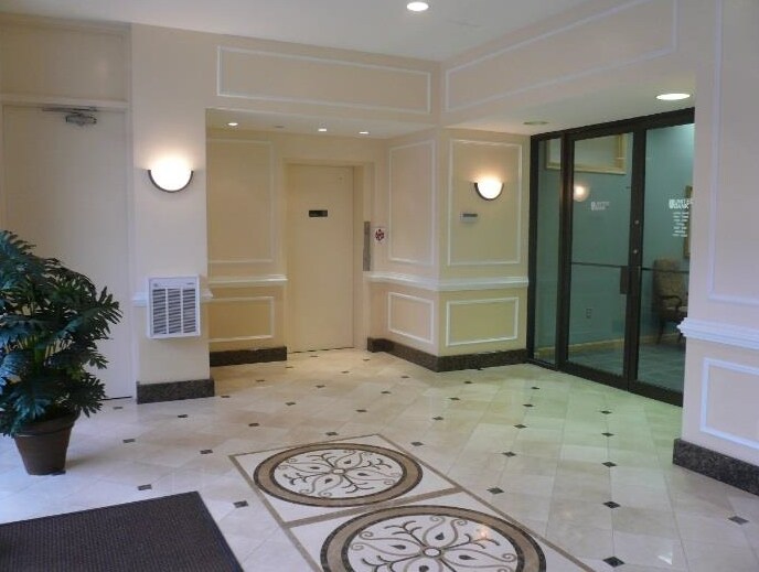 More Photos Of 374 Maple Ave E, Vienna Office For Lease