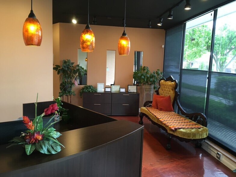 More Photos Of 3407-3423 Church St, Evanston Freestanding For Lease