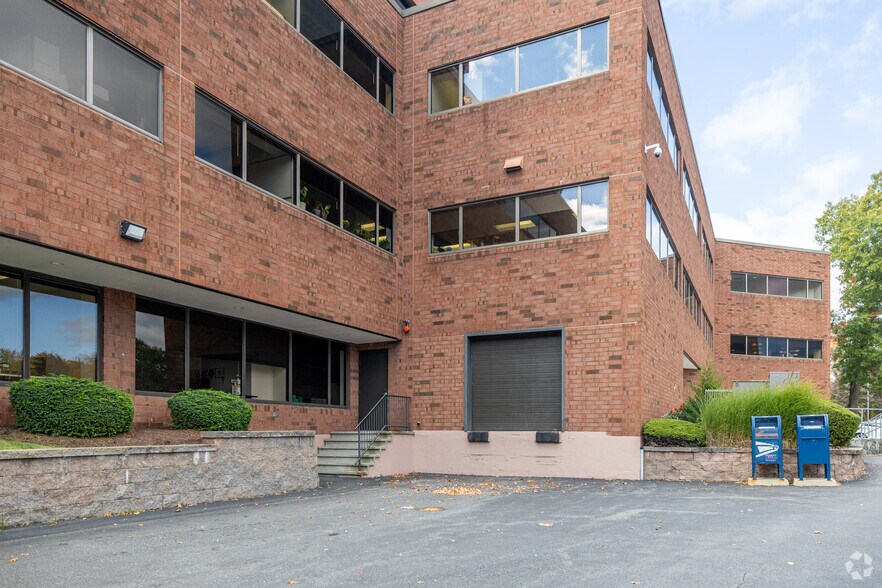 More Photos Of 135 Beaver St, Waltham Office For Lease