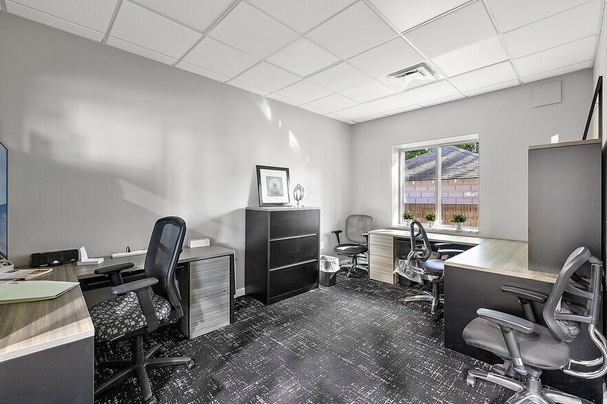 More Photos Of 311 W University Dr, Rochester Freestanding For Lease