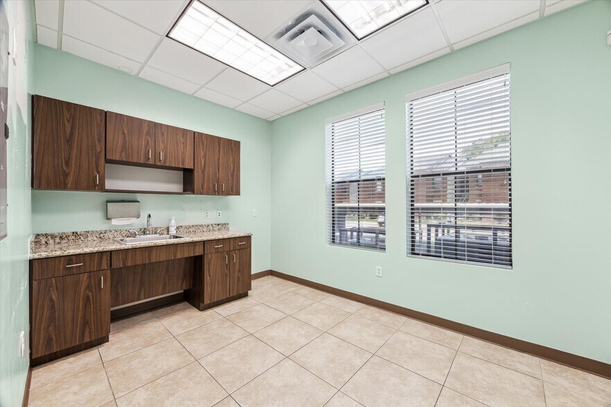 More Photos Of 360 E Medical Center Blvd, Webster Medical For Sale