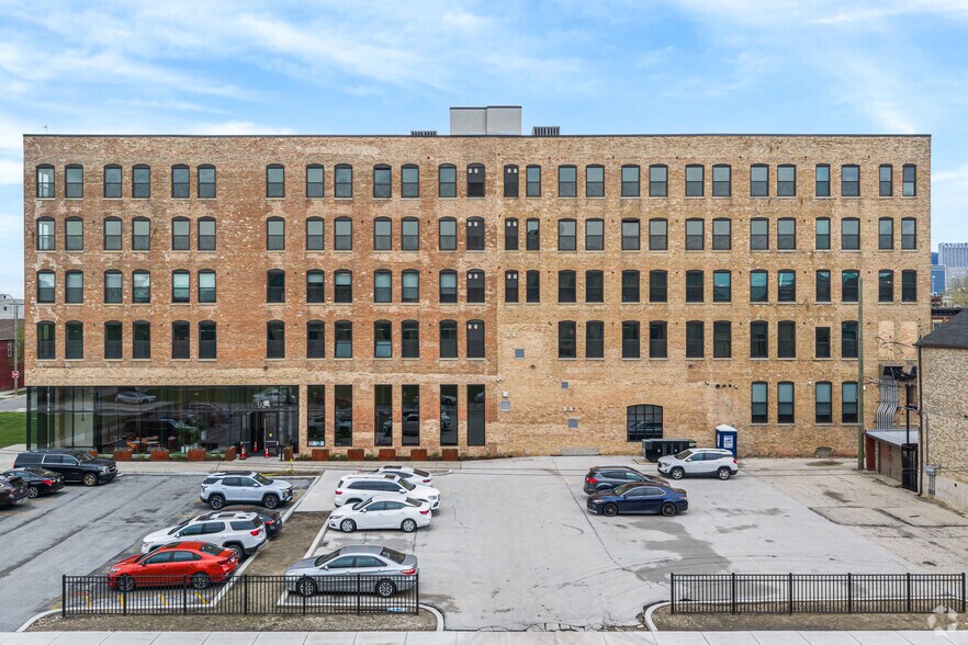 More Photos Of 924 W 19th Pl, Chicago Loft Creative Space For Lease