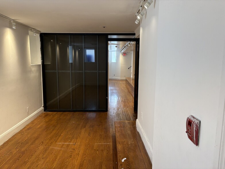 More Photos Of 17 Hilliard Ave, Edgewater Storefront Retail Residential For Lease