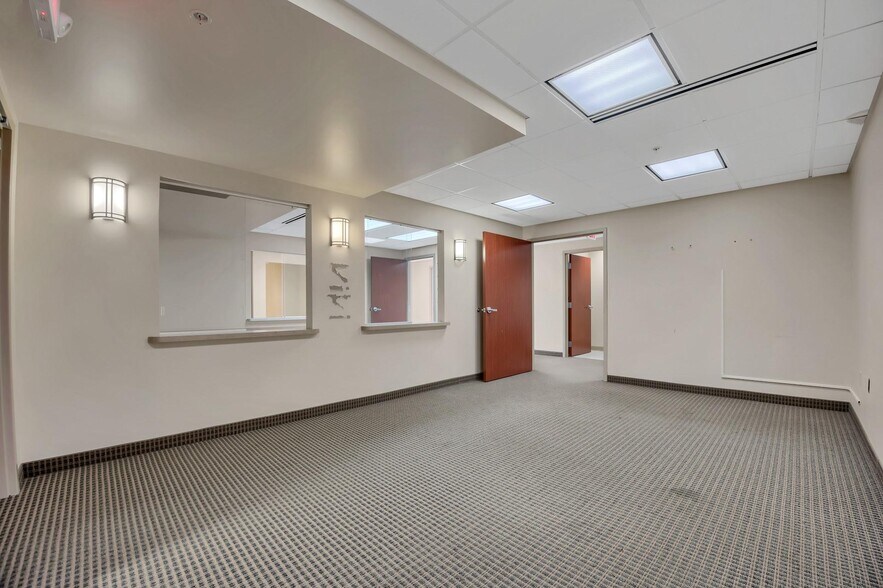 More Photos Of 21 Laurel Ave, Cornwall Medical For Lease