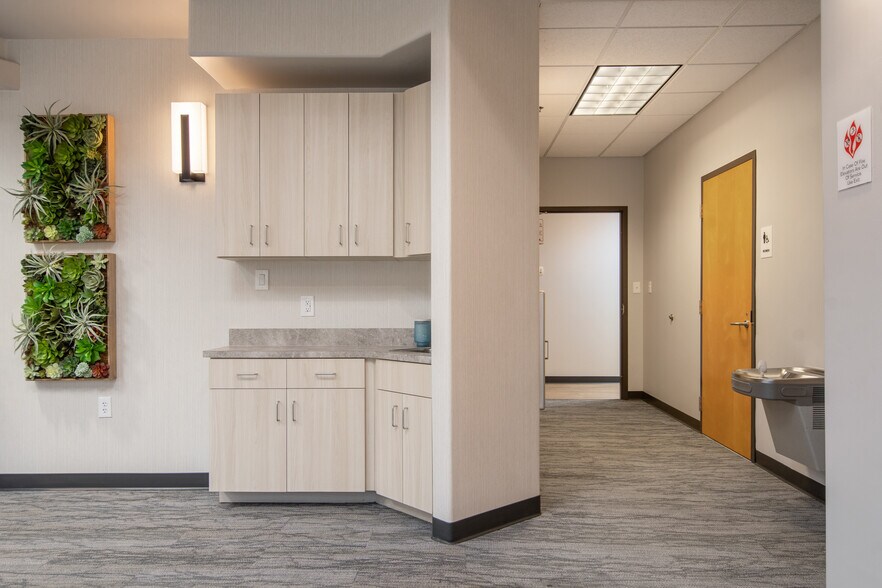 More Photos Of 9582 W Colonial Dr, Ocoee Medical For Lease