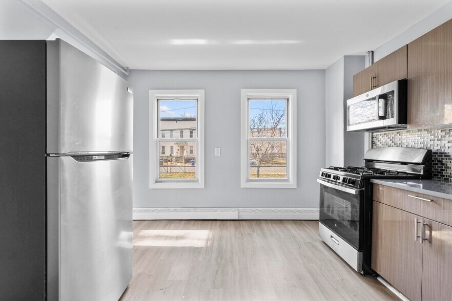 More Photos Of 746 Maple St, Bridgeport Apartments For Sale