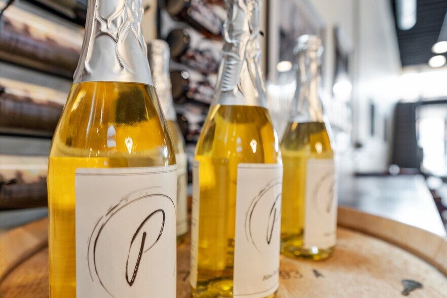 More Photos Of 415 S Thompson Ave, Excelsior Springs Bar For Sale