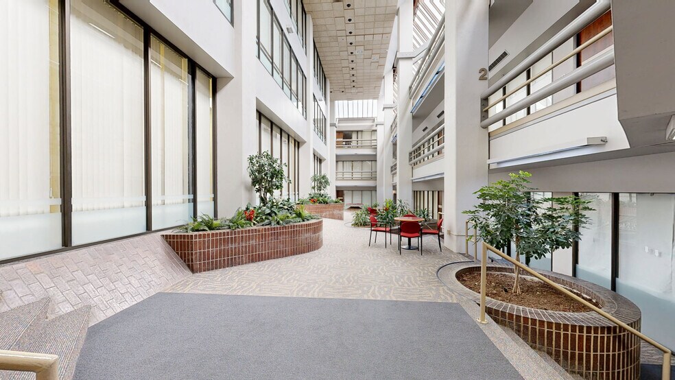 More Photos Of 3100 Broadway St, Kansas City Office For Sale