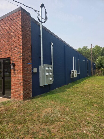 More Photos Of 270 Brewer St, East Hartford Warehouse For Lease