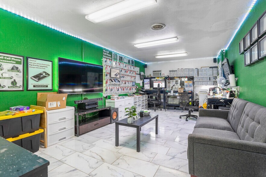 More Photos Of 2331 W A St, Pasco Distribution For Lease