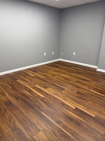 More Photos Of 1235 Boone Hill Rd, Summerville Flex For Lease