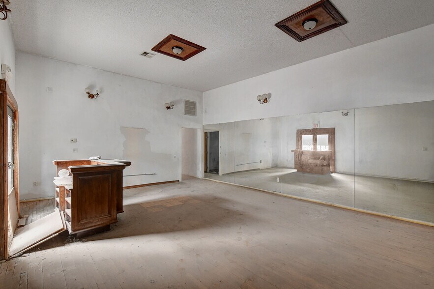 More Photos Of 901 E Ogden Ave, Las Vegas General Retail For Sale