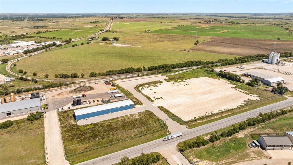 More Photos Of 14100 N Highway 171, Cresson Warehouse For Lease