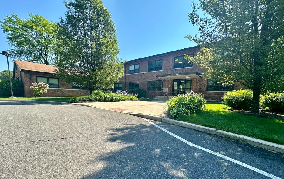 More Photos Of 200 Hillside Cir, West Springfield Medical For Lease