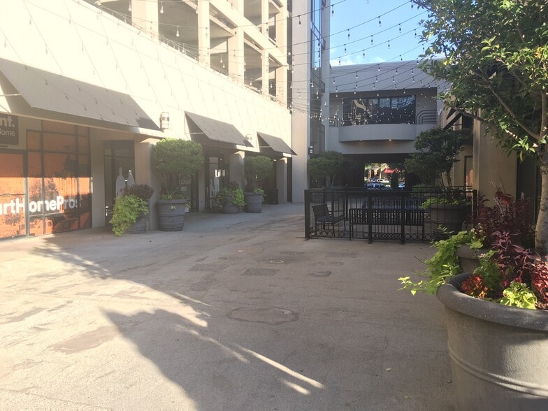 More Photos Of 2012 Magnolia Ave S, Birmingham Department Store For Lease