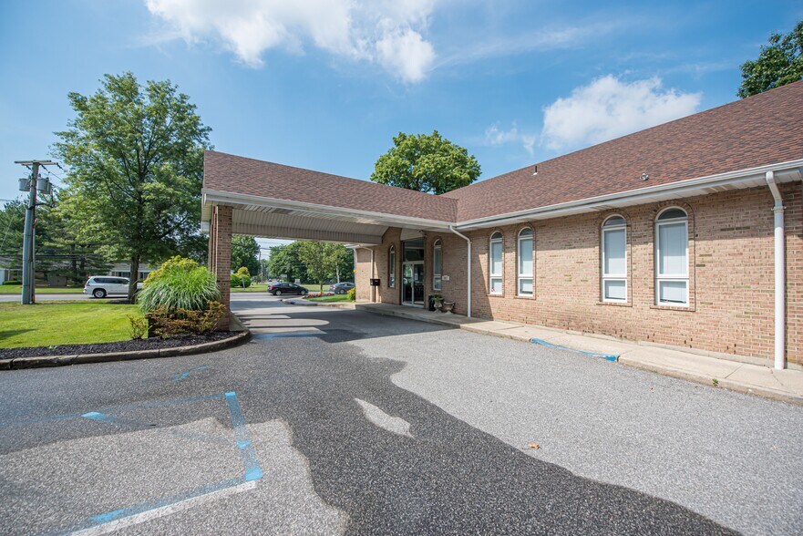 Primary Photo Of 307 Middle Country Rd, Smithtown Medical For Lease