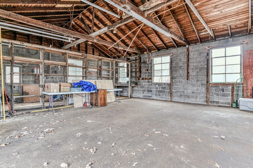 More Photos Of 314 Monmouth Rd, Millstone Warehouse For Lease
