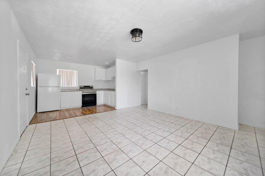 More Photos Of 1943-1947 Buchanan St, Hollywood Apartments For Sale