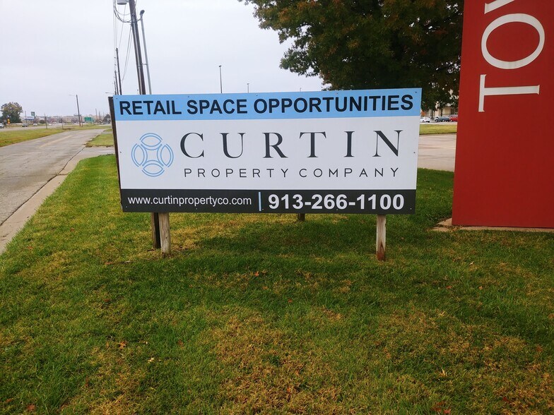 More Photos Of 419-467 E Poyntz Ave, Manhattan Storefront For Lease