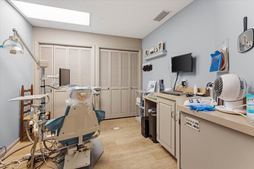 More Photos Of 235-237 John Knox Rd, Tallahassee Medical For Sale