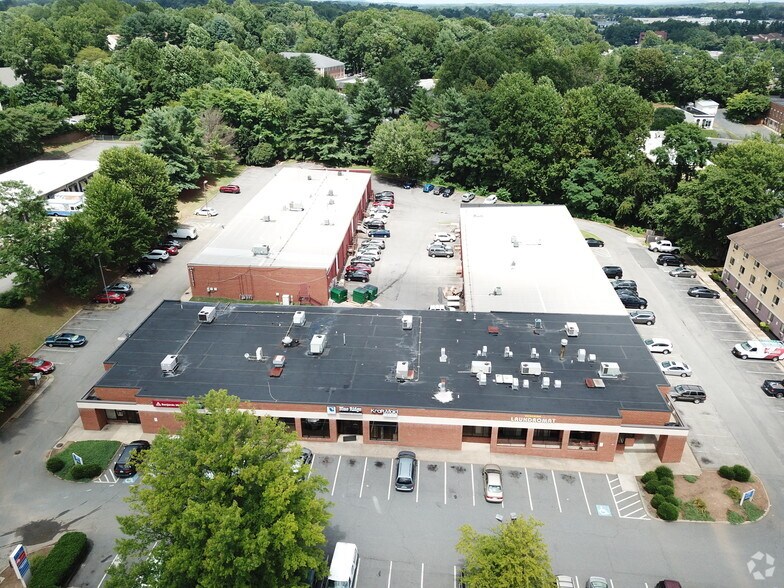 More Photos Of 370-386 Greenbrier Dr, Charlottesville Flex For Lease