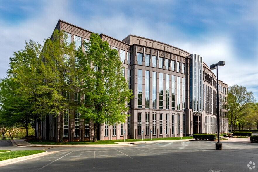 More Photos Of 2550 W Tyvola Rd, Charlotte Unknown For Lease