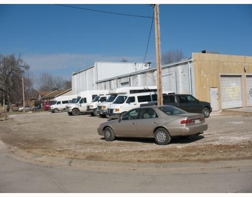 More Photos Of 701 5th St SE, Bentonville Warehouse For Sale