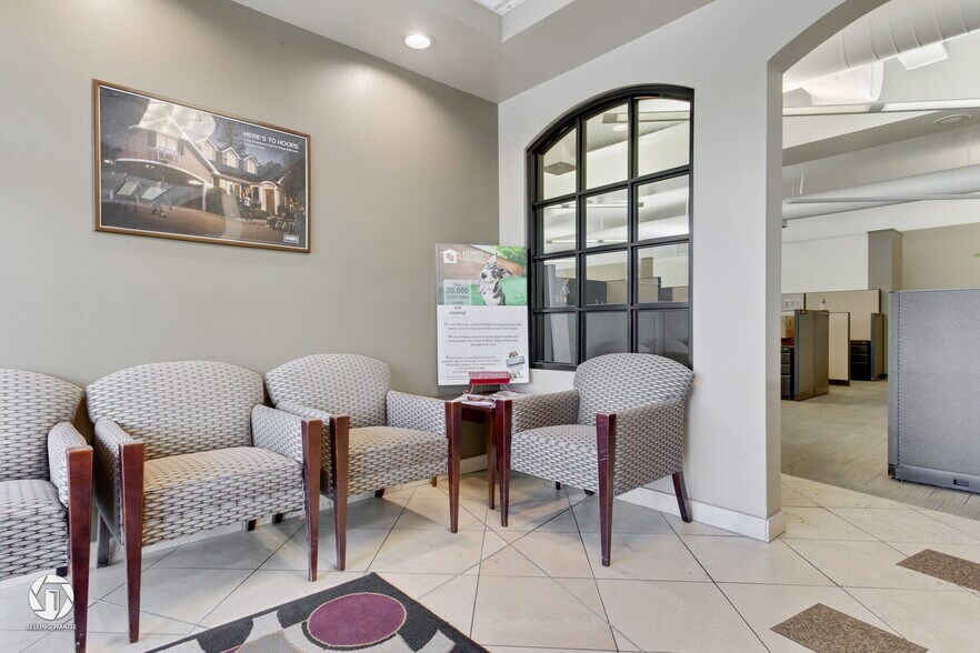 More Photos Of 3820 Coffee Rd, Bakersfield Storefront Retail Office For Lease