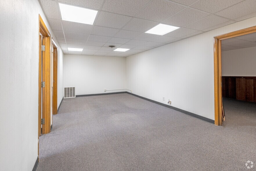 More Photos Of 1515 Ellis St, Waukesha Manufacturing For Lease