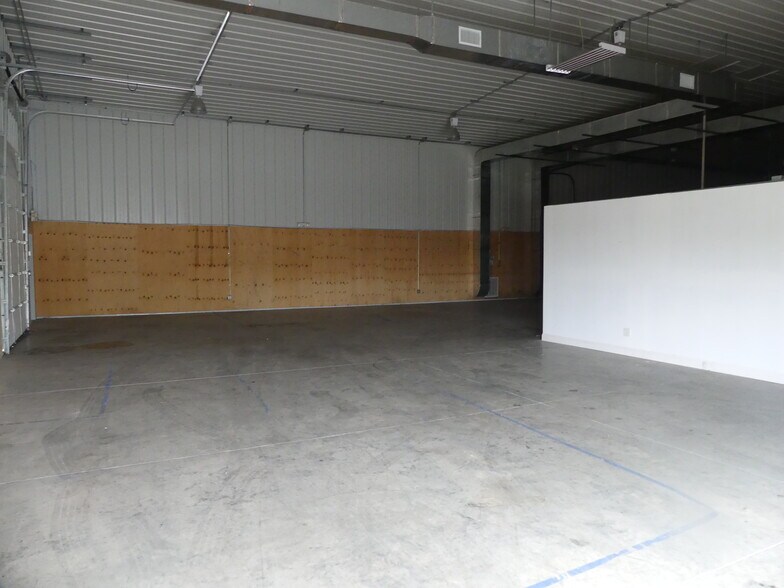 More Photos Of 125 Salem Creek Dr, Winston-Salem Warehouse For Lease