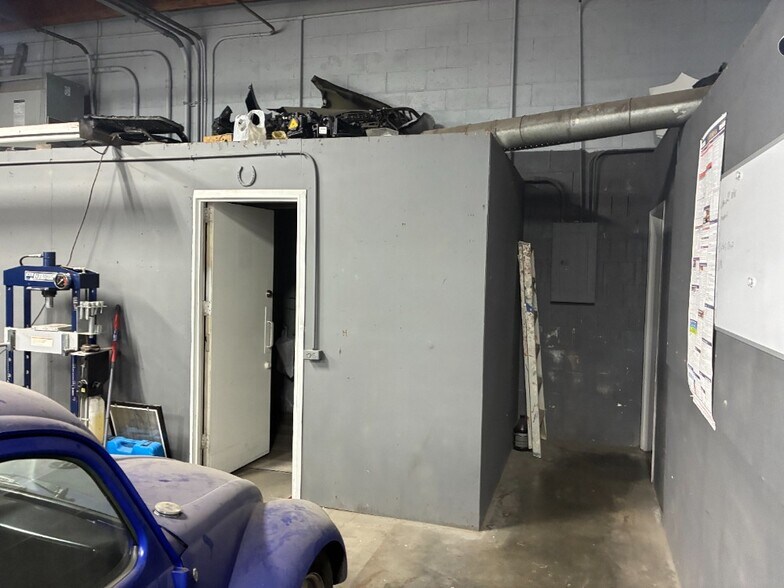 More Photos Of 12677 San Fernando Rd, Sylmar Auto Repair For Lease