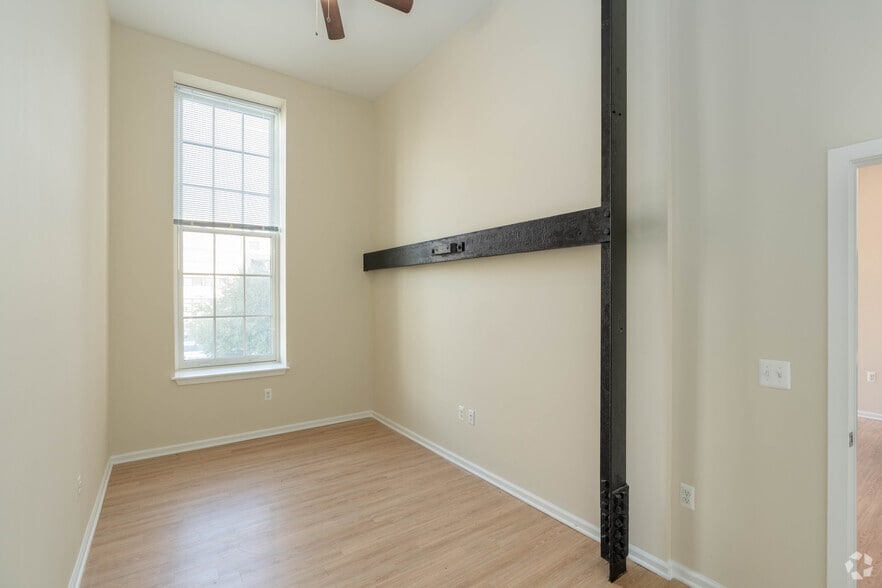 More Photos Of 413 N Howard St, Baltimore Apartments For Lease