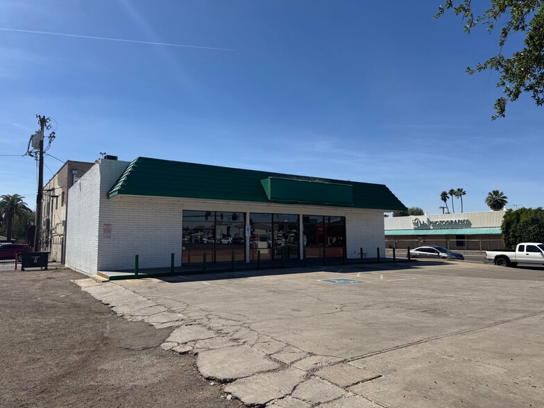 More Photos Of 549 W Thomas Rd, Phoenix Convenience Store For Lease