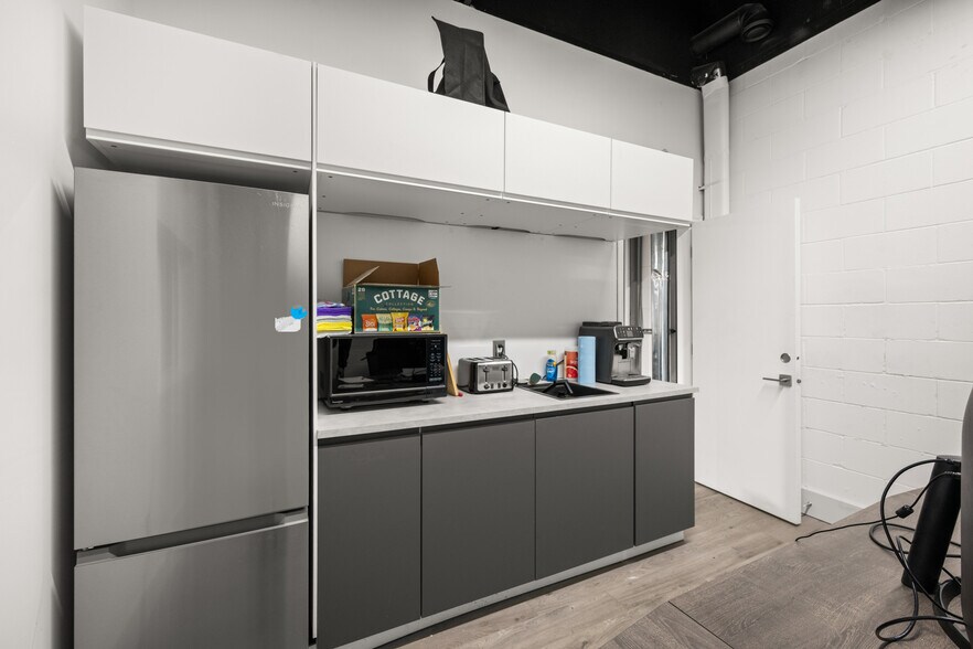 More Photos Of 3225 Mccallum Rd, Abbotsford Warehouse For Sale