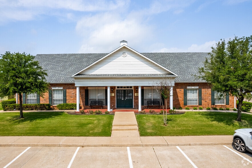 More Photos Of 6021 Morriss Rd, Flower Mound Unknown For Lease